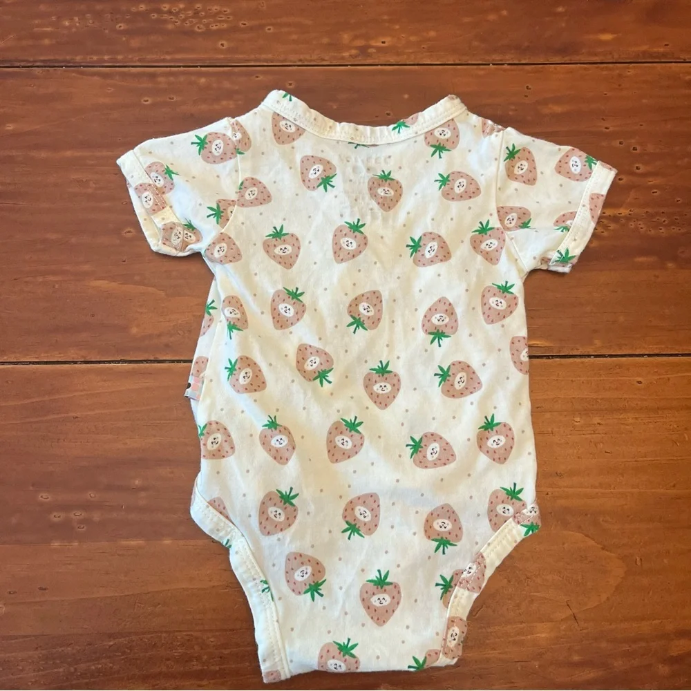 Babysoy Size 0-3 Months Strawberry Print Short Sleeve Bodysuit